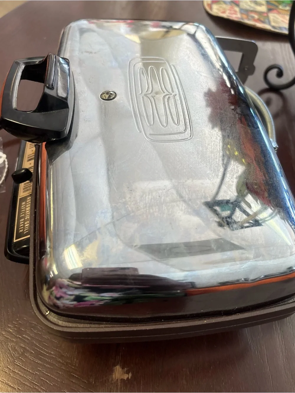 Vintage General Electric (GE) automatic grill waffle maker